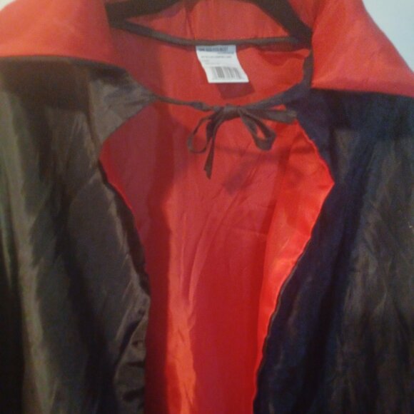 Vampire Cape - Picture 2 of 4